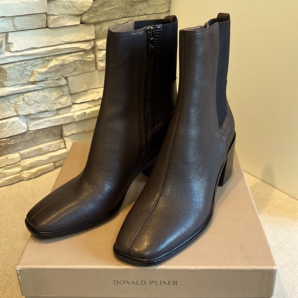 New Donald J. Pliner Kath Womens Ankle Boots- Size 10 Dark Brown - Picture 1 of 9